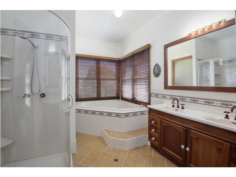 2A Maureen Court, Cotswold Hills QLD 4350