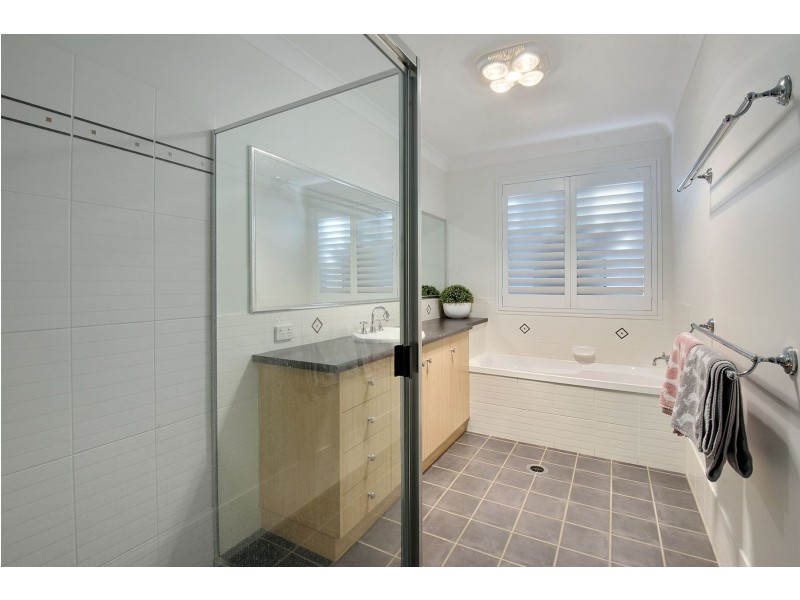 3 Howard Street, Middle Ridge QLD 4350