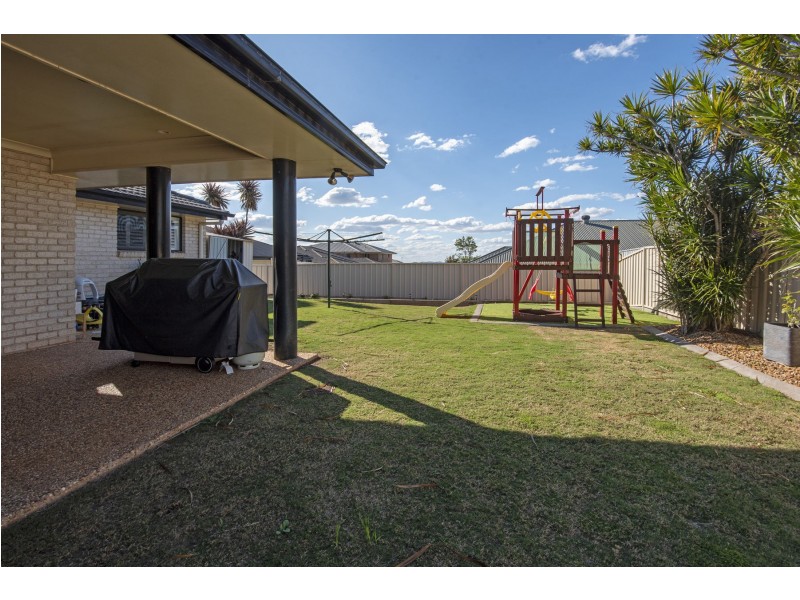 3 Howard Street, Middle Ridge QLD 4350