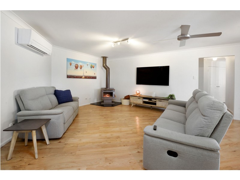 3 Howard Street, Middle Ridge QLD 4350