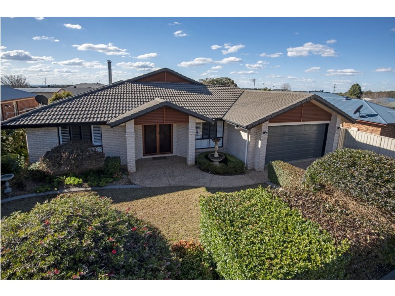 3 Howard Street, Middle Ridge QLD 4350