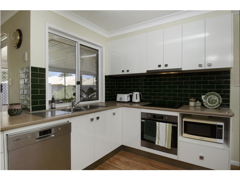 12 Connole Court, Kearneys Spring QLD 4350