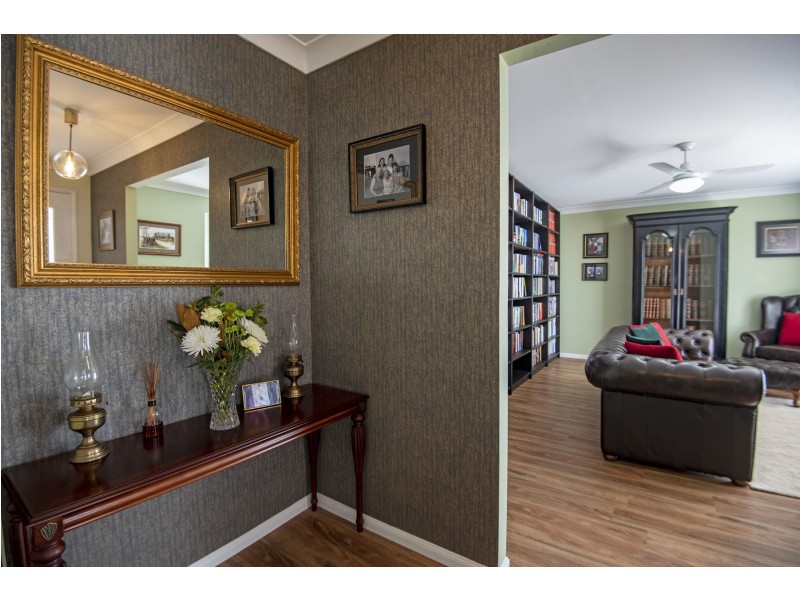 12 Connole Court, Kearneys Spring QLD 4350