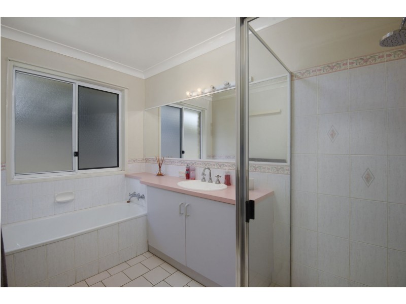 12 Connole Court, Kearneys Spring QLD 4350