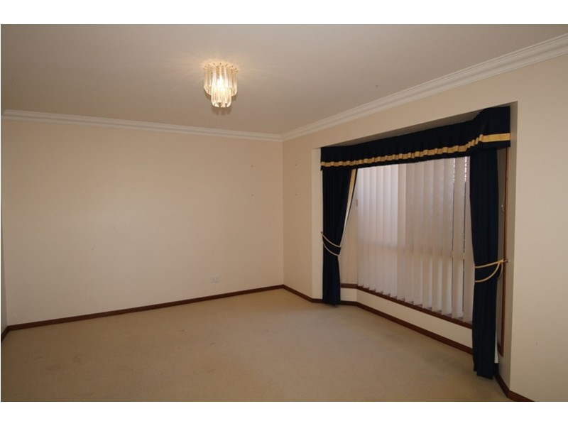 17 Prime Minister Drive, Middle Ridge QLD 4350