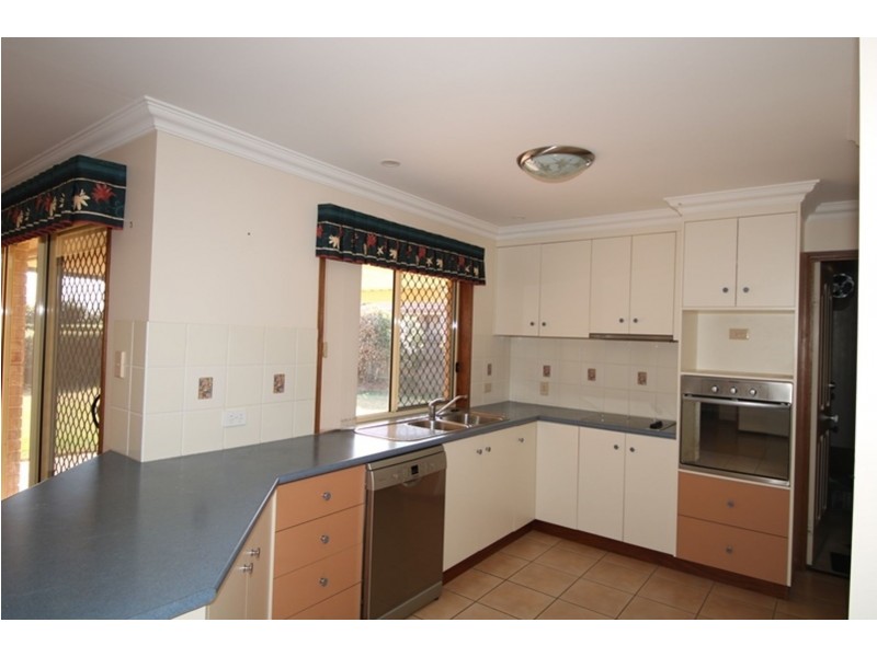 17 Prime Minister Drive, Middle Ridge QLD 4350