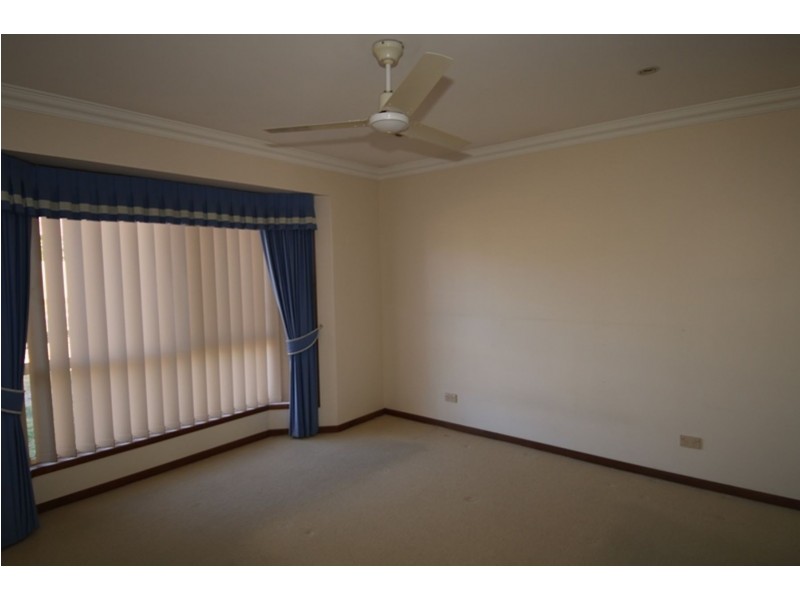 17 Prime Minister Drive, Middle Ridge QLD 4350