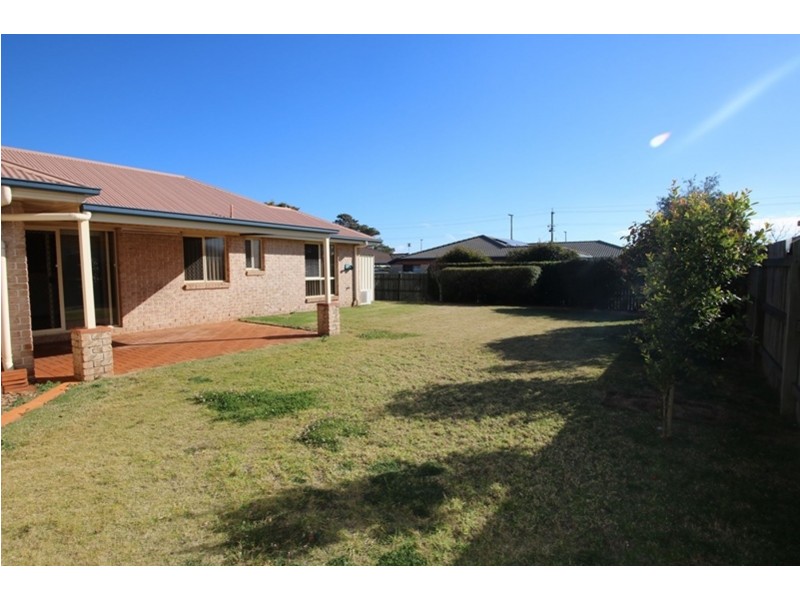 17 Prime Minister Drive, Middle Ridge QLD 4350