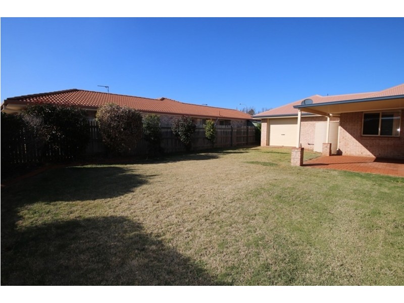 17 Prime Minister Drive, Middle Ridge QLD 4350