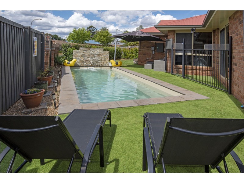 28 Sweetapple Crescent, Centenary Heights QLD 4350