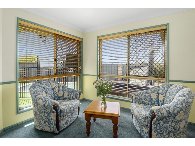 28 Sweetapple Crescent, Centenary Heights QLD 4350