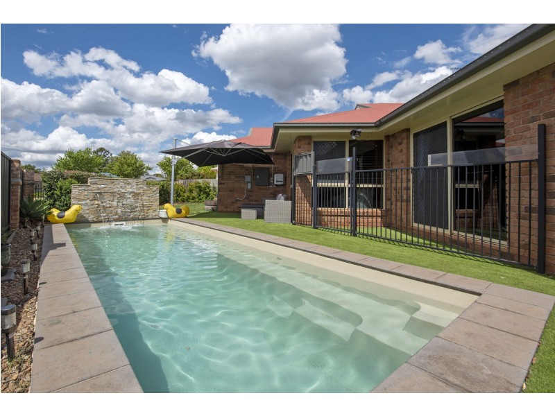 28 Sweetapple Crescent, Centenary Heights QLD 4350