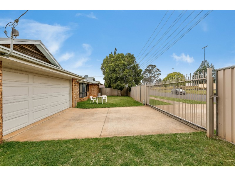39 Cathro Street, Rockville QLD 4350