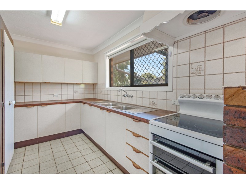 2/11 Belcher Drive, Glenvale QLD 4350