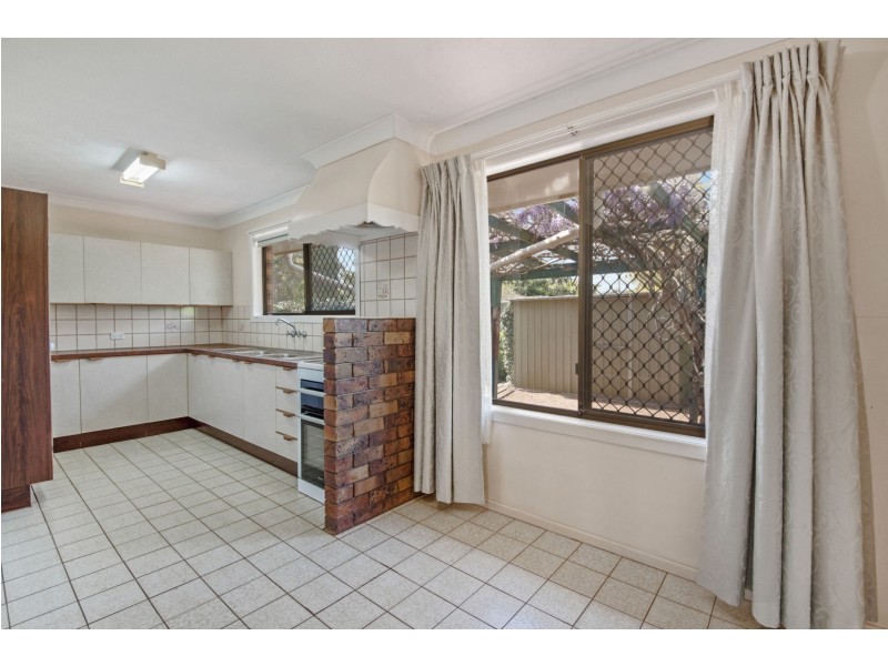 2/11 Belcher Drive, Glenvale QLD 4350