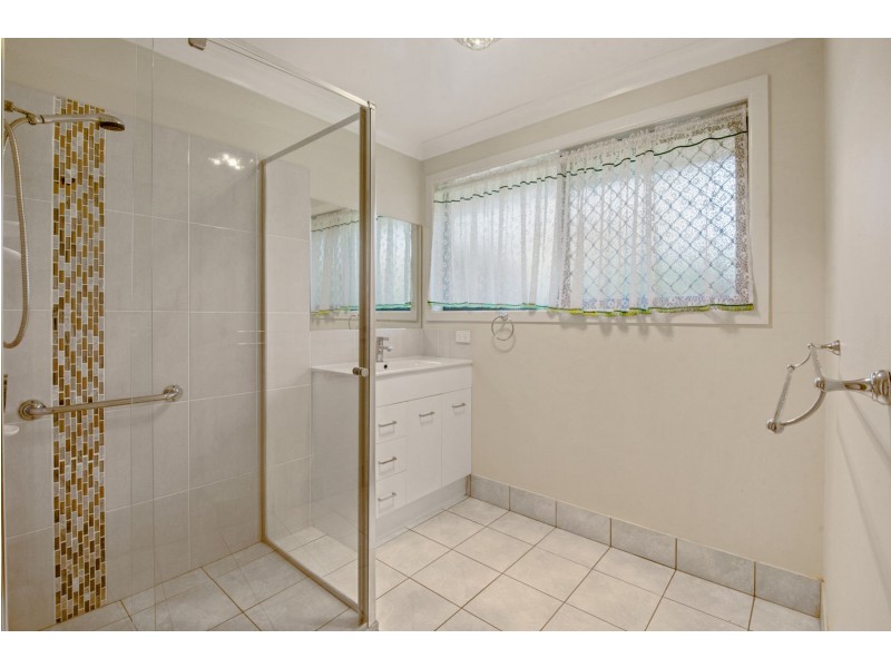 2/11 Belcher Drive, Glenvale QLD 4350