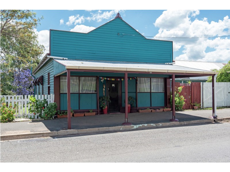 123 Mocatta Street, Goombungee QLD 4354