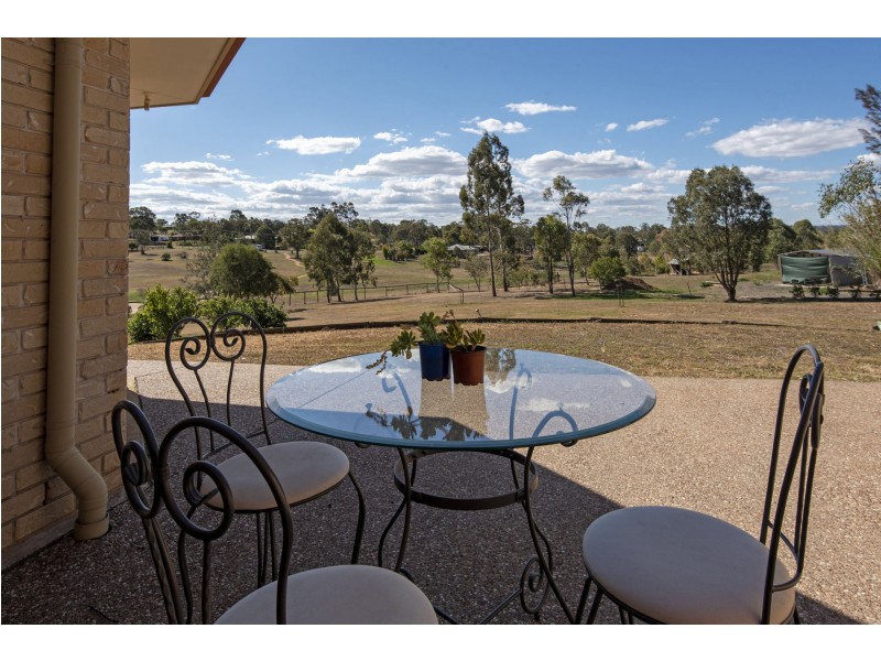 7 Clifford Street, Meringandan West QLD 4352