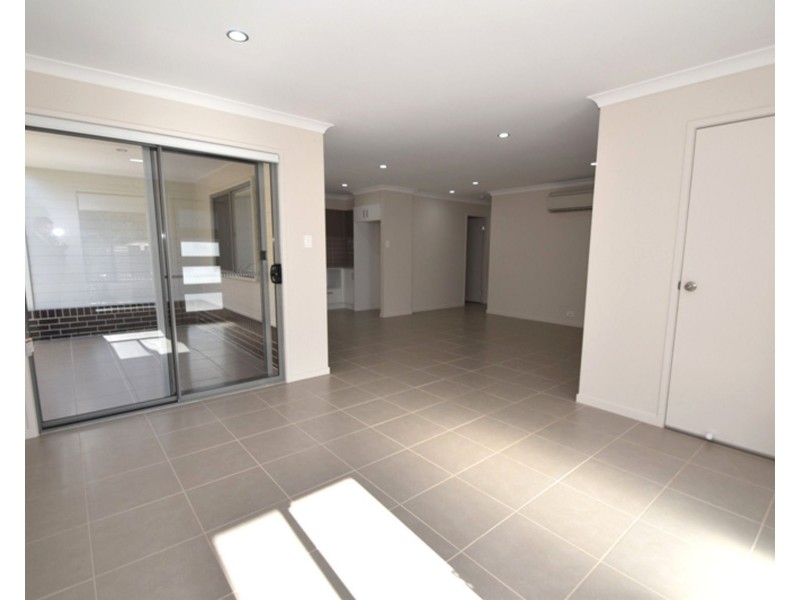 1/28 Swallow Court, Newtown QLD 4350