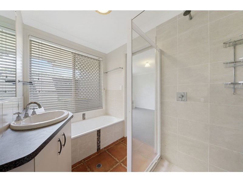 33 Seppelt Street, Wilsonton Heights QLD 4350