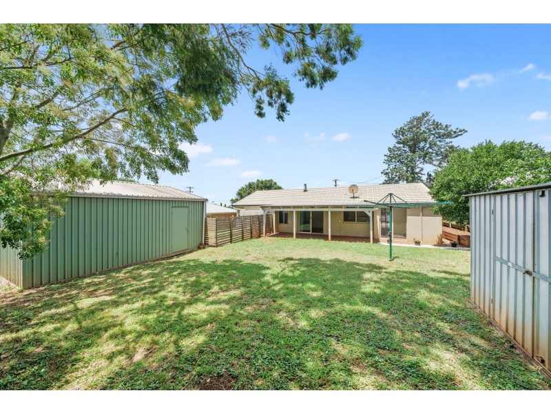 33 Seppelt Street, Wilsonton Heights QLD 4350