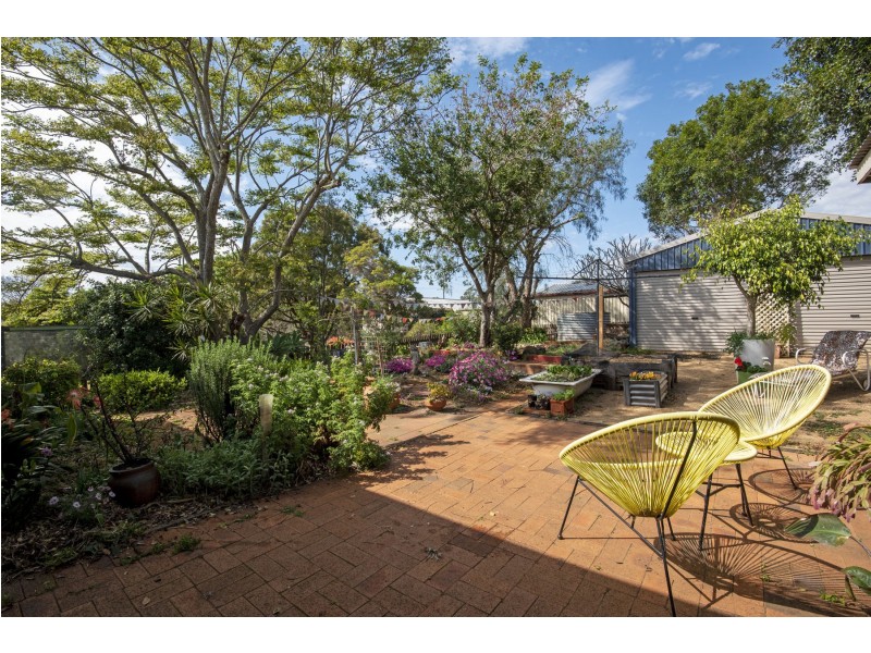 296 South Street, Harristown QLD 4350