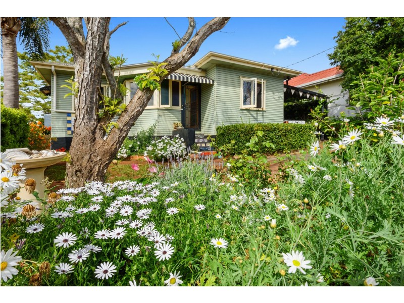 296 South Street, Harristown QLD 4350