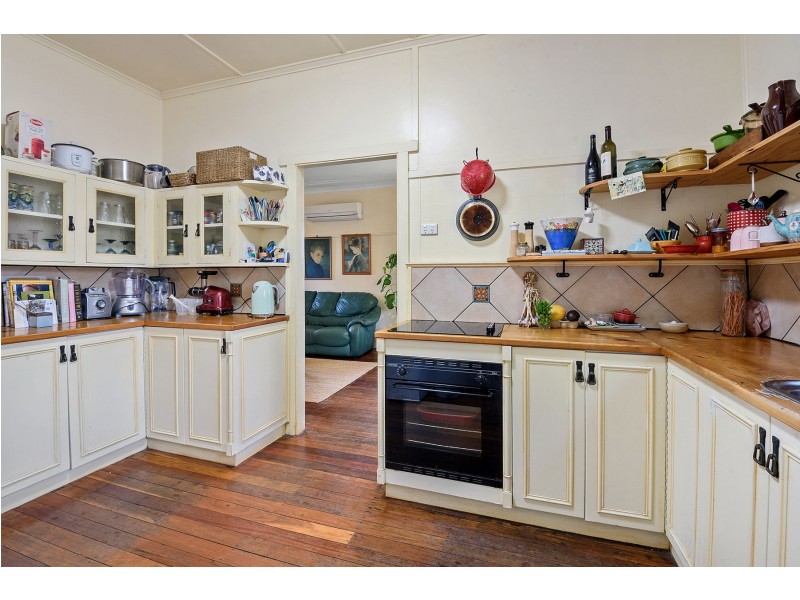 296 South Street, Harristown QLD 4350