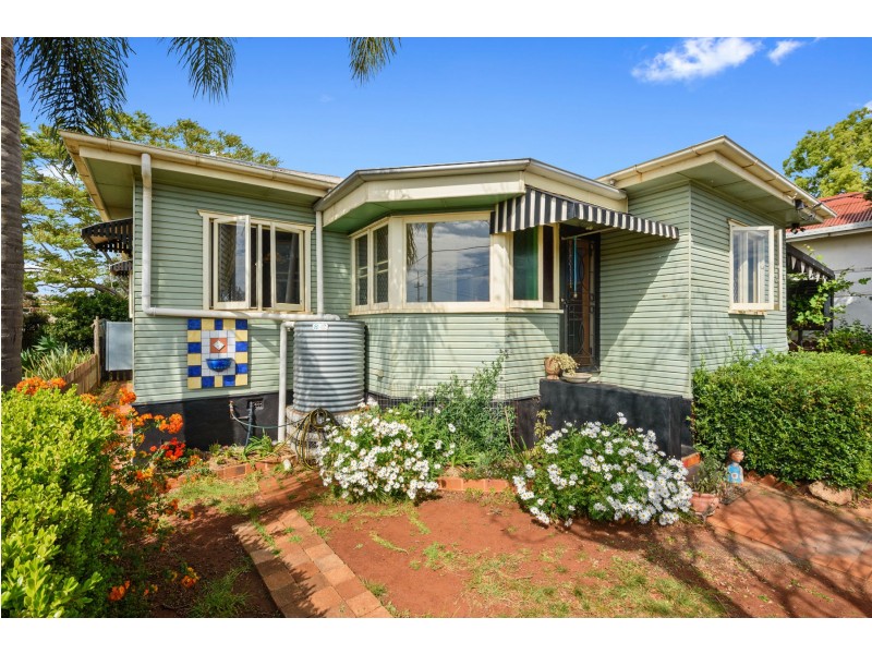 296 South Street, Harristown QLD 4350