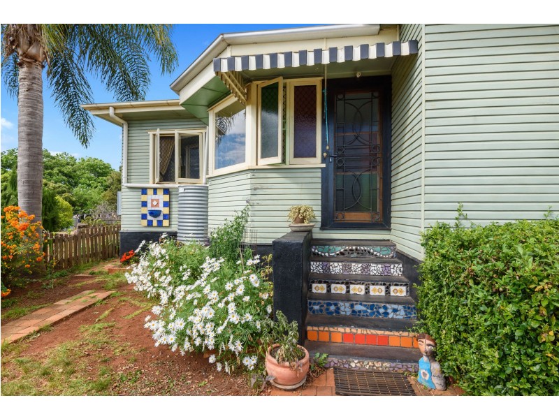 296 South Street, Harristown QLD 4350