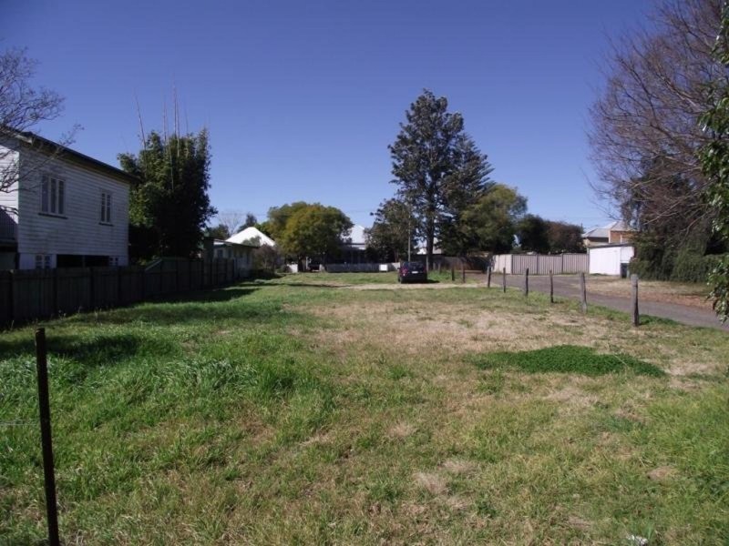 34 Hillview Avenue, Newtown QLD 4350