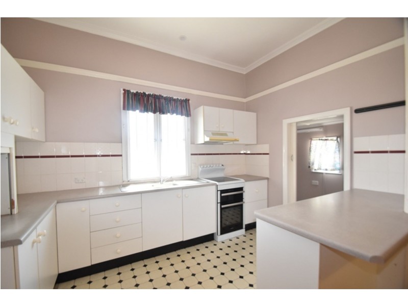 10 Clark Street, South Toowoomba QLD 4350