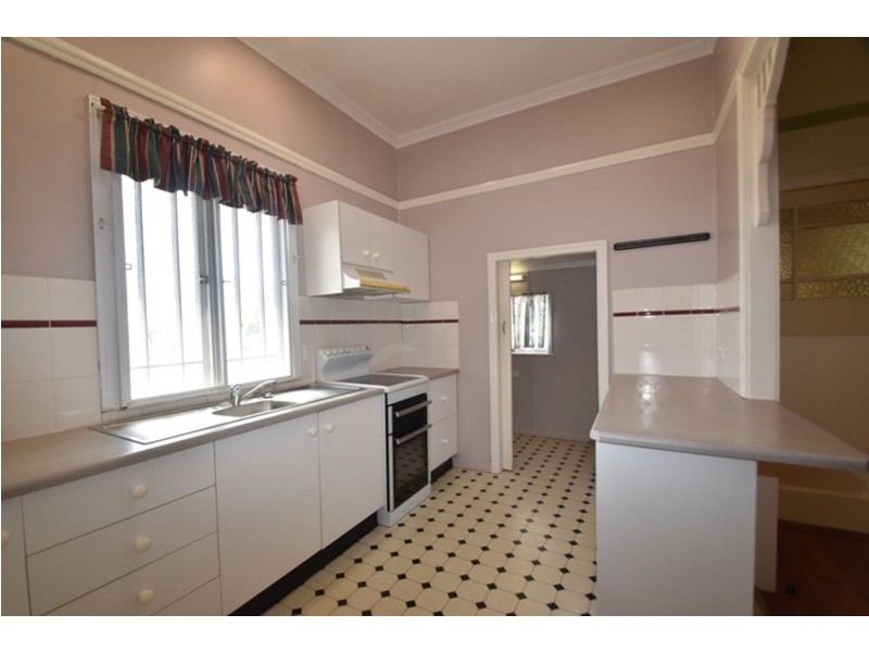 10 Clark Street, South Toowoomba QLD 4350