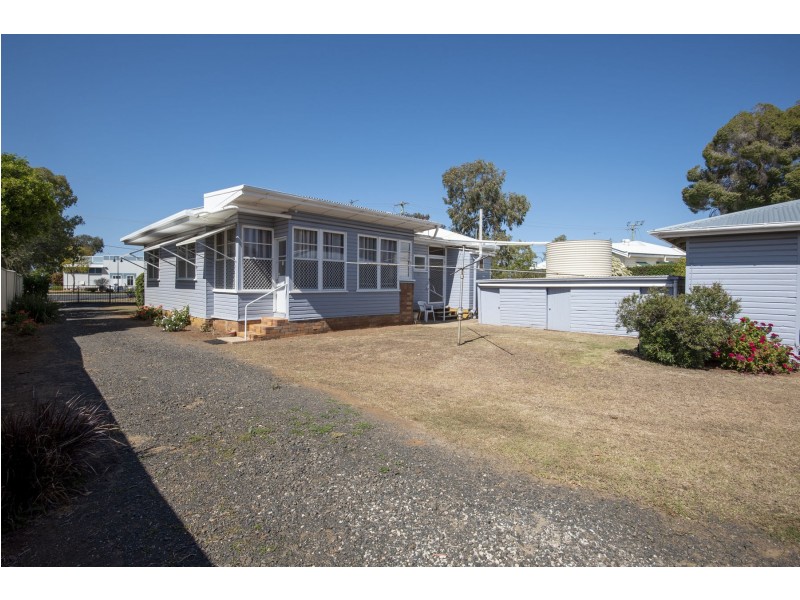 14 McDonald Street, Oakey QLD 4401