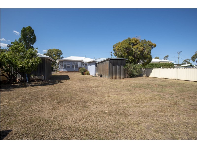 14 McDonald Street, Oakey QLD 4401