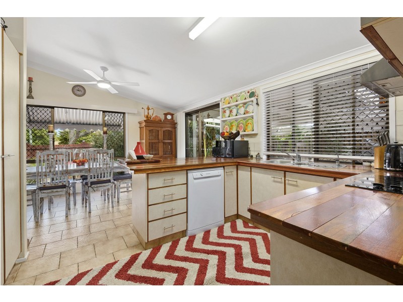 814 Ruthven Street, Kearneys Spring QLD 4350