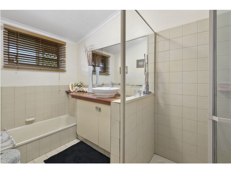 814 Ruthven Street, Kearneys Spring QLD 4350