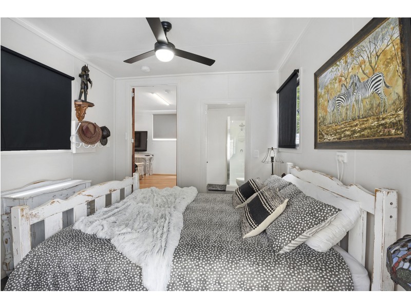 814 Ruthven Street, Kearneys Spring QLD 4350