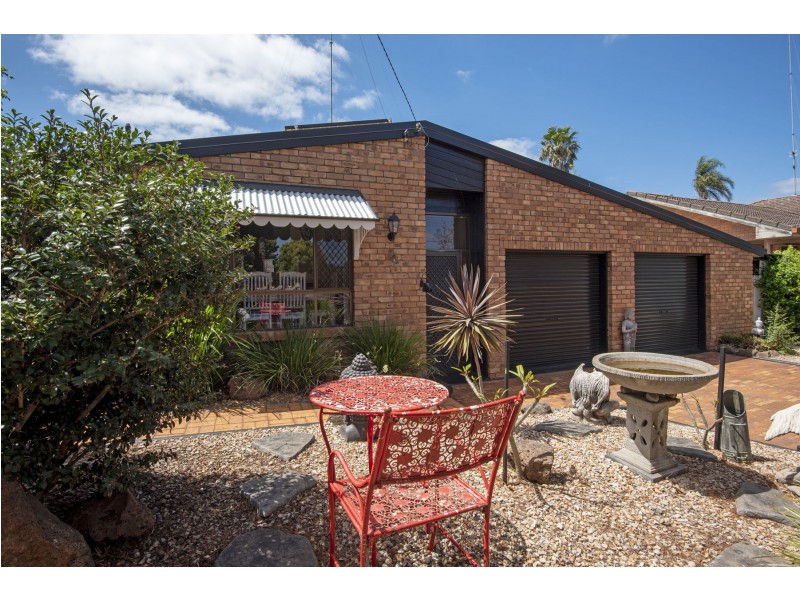 814 Ruthven Street, Kearneys Spring QLD 4350