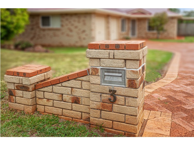 3 Glover Close, Kearneys Spring QLD 4350