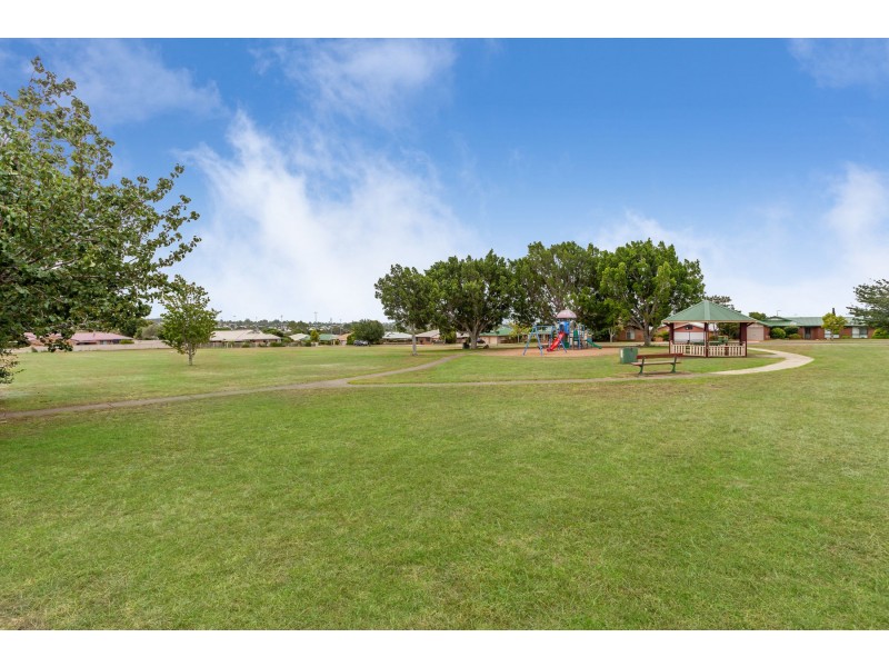 3 Glover Close, Kearneys Spring QLD 4350