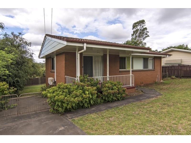 17 Chopin St, Rockville QLD 4350