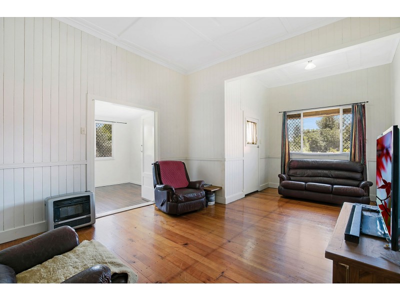 85 West Street, Newtown QLD 4350