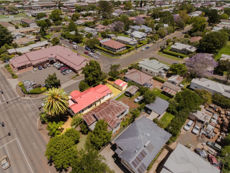 85 West Street, Newtown QLD 4350
