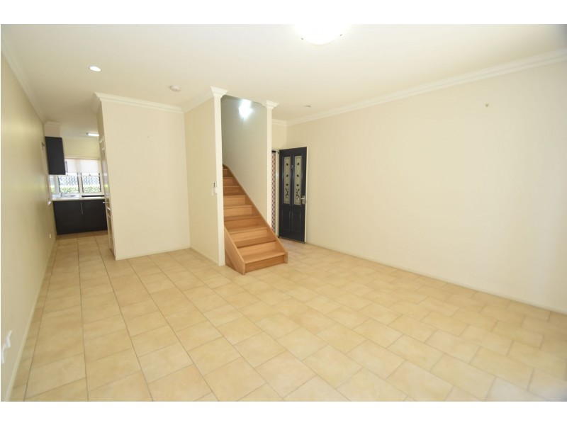 2/353 Greenwattle Street, Wilsonton QLD 4350
