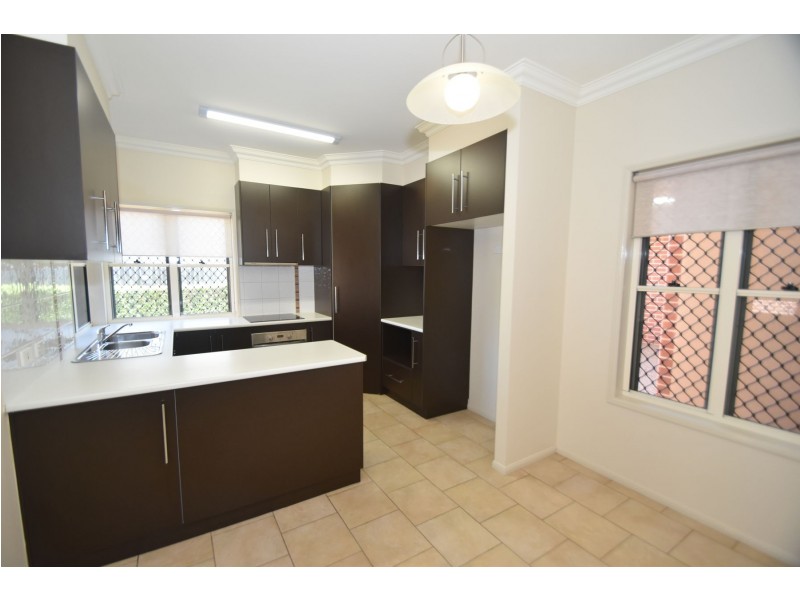 2/353 Greenwattle Street, Wilsonton QLD 4350