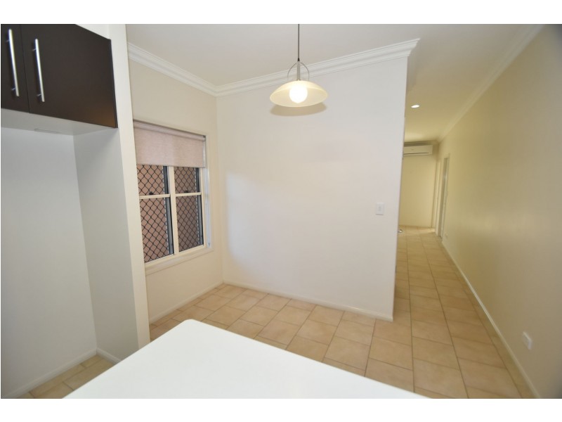 2/353 Greenwattle Street, Wilsonton QLD 4350