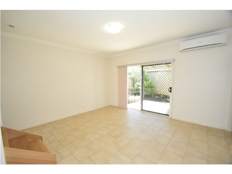 2/353 Greenwattle Street, Wilsonton QLD 4350