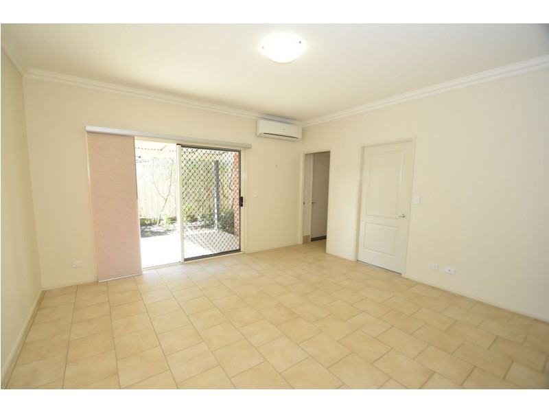 2/353 Greenwattle Street, Wilsonton QLD 4350