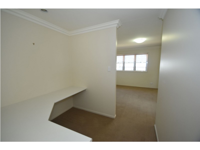 2/353 Greenwattle Street, Wilsonton QLD 4350